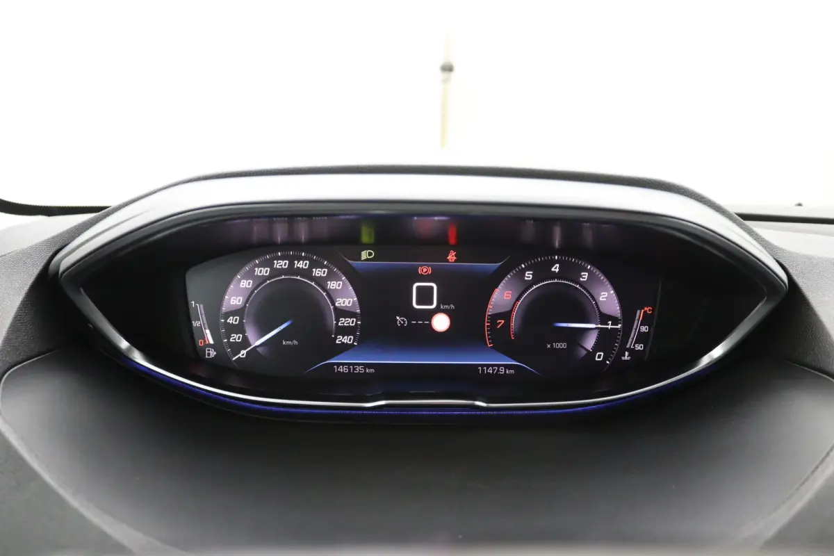 1.2 FACELIFT*CARPLAY*NAVI*CAMERA*HAAK*7-PERS*ECC*