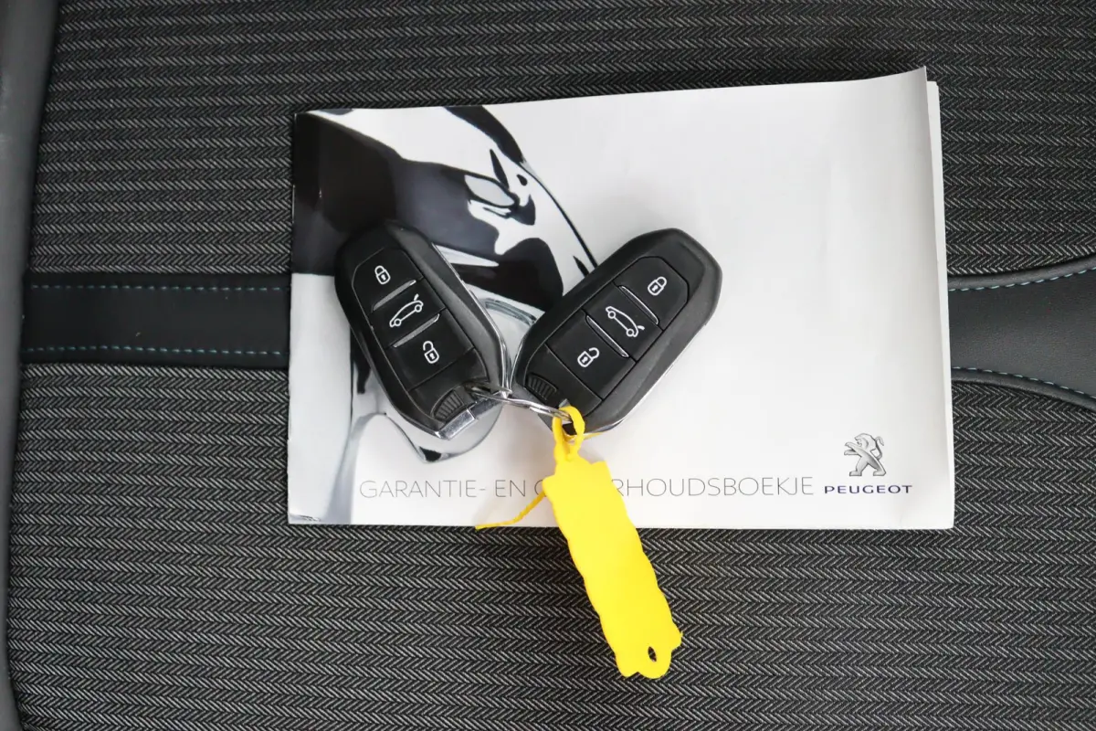 1.2 FACELIFT*CARPLAY*NAVI*CAMERA*HAAK*7-PERS*ECC*