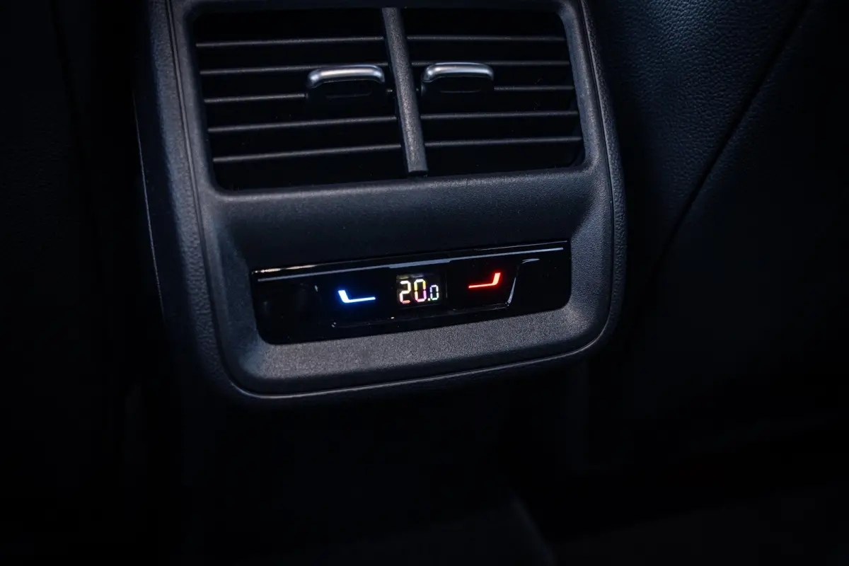 Sportline Business | Achteruitrijcamera | Climatronic, elektronische airconditioning met 3 klimaatzones | Driving mode select
