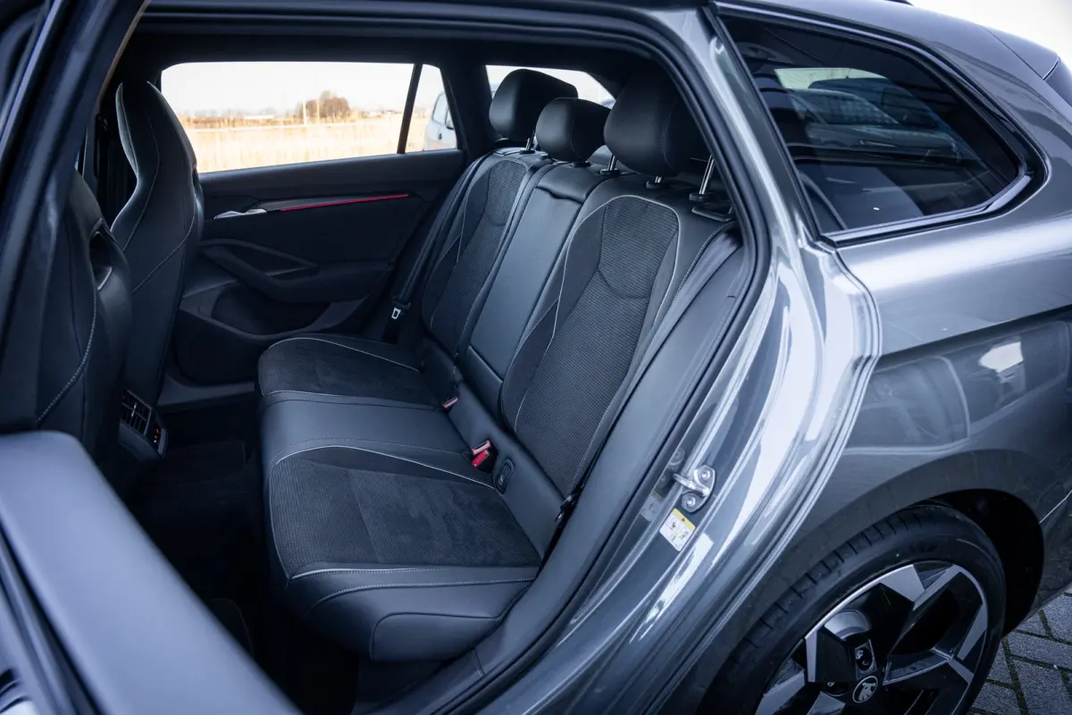 Sportline Business | Achteruitrijcamera | Climatronic, elektronische airconditioning met 3 klimaatzones | Driving mode select