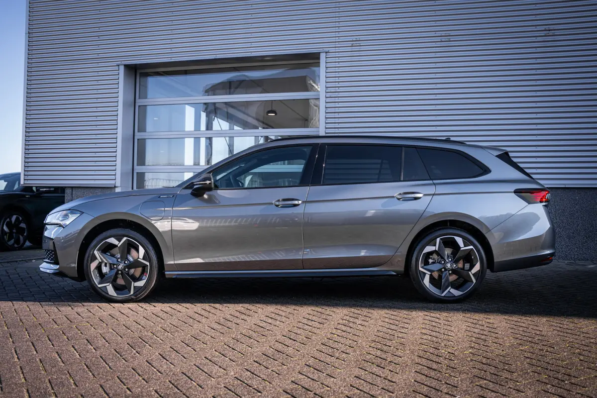 Sportline Business | Achteruitrijcamera | Climatronic, elektronische airconditioning met 3 klimaatzones | Driving mode select