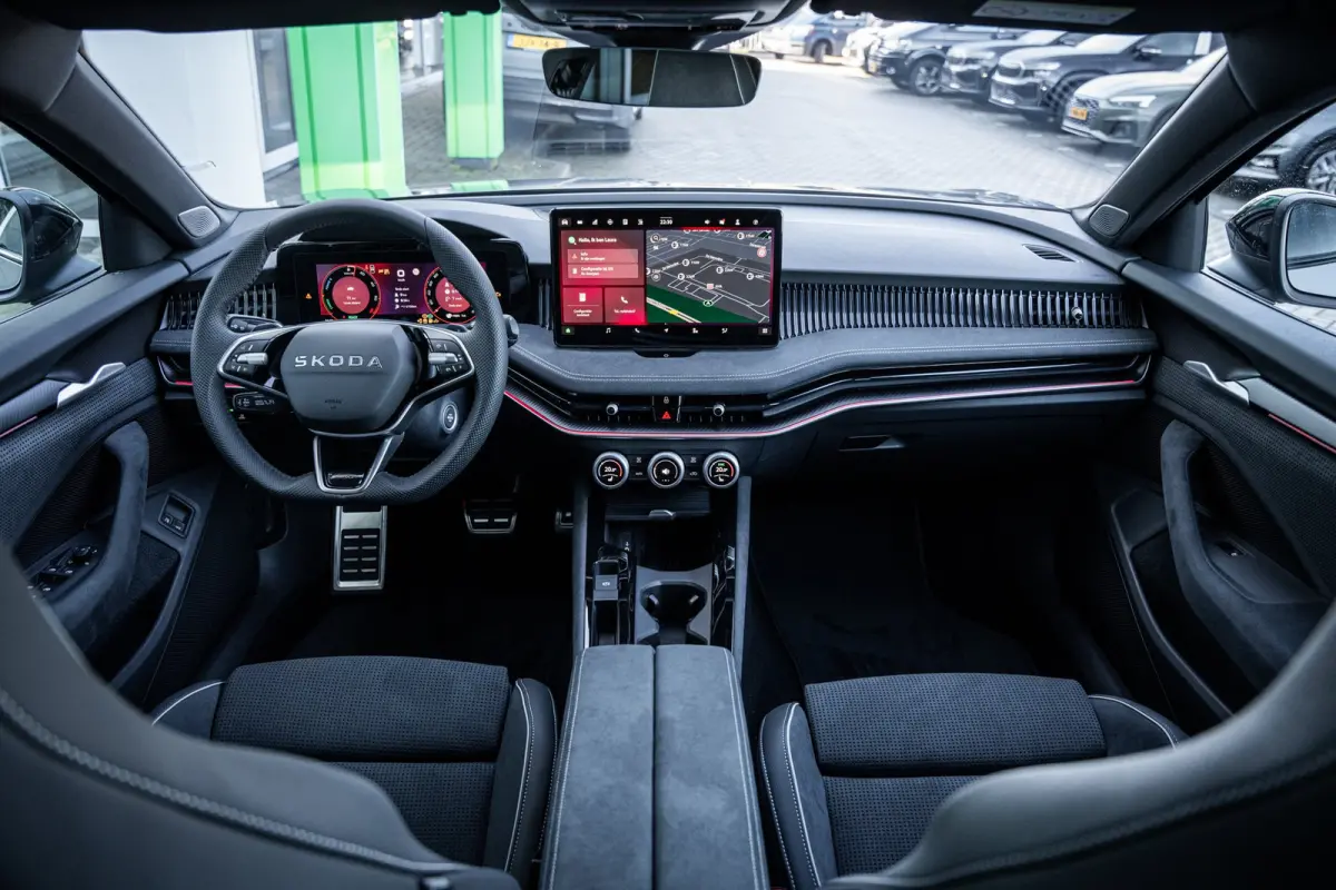 Sportline Business | Achteruitrijcamera | Climatronic, elektronische airconditioning met 3 klimaatzones | Driving mode select