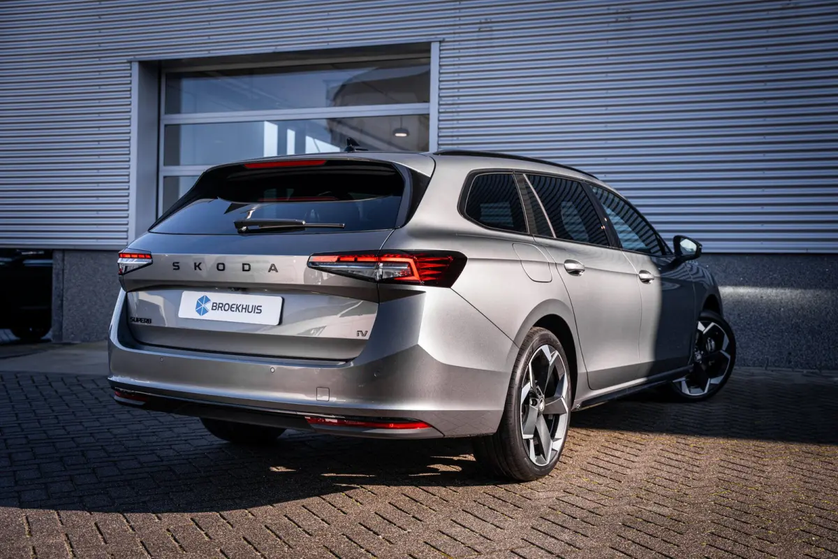 Sportline Business | Achteruitrijcamera | Climatronic, elektronische airconditioning met 3 klimaatzones | Driving mode select