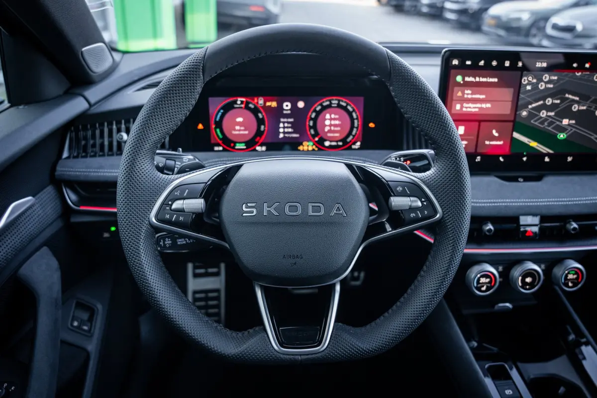 Sportline Business | Achteruitrijcamera | Climatronic, elektronische airconditioning met 3 klimaatzones | Driving mode select