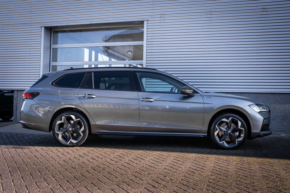 Sportline Business | Achteruitrijcamera | Climatronic, elektronische airconditioning met 3 klimaatzones | Driving mode select
