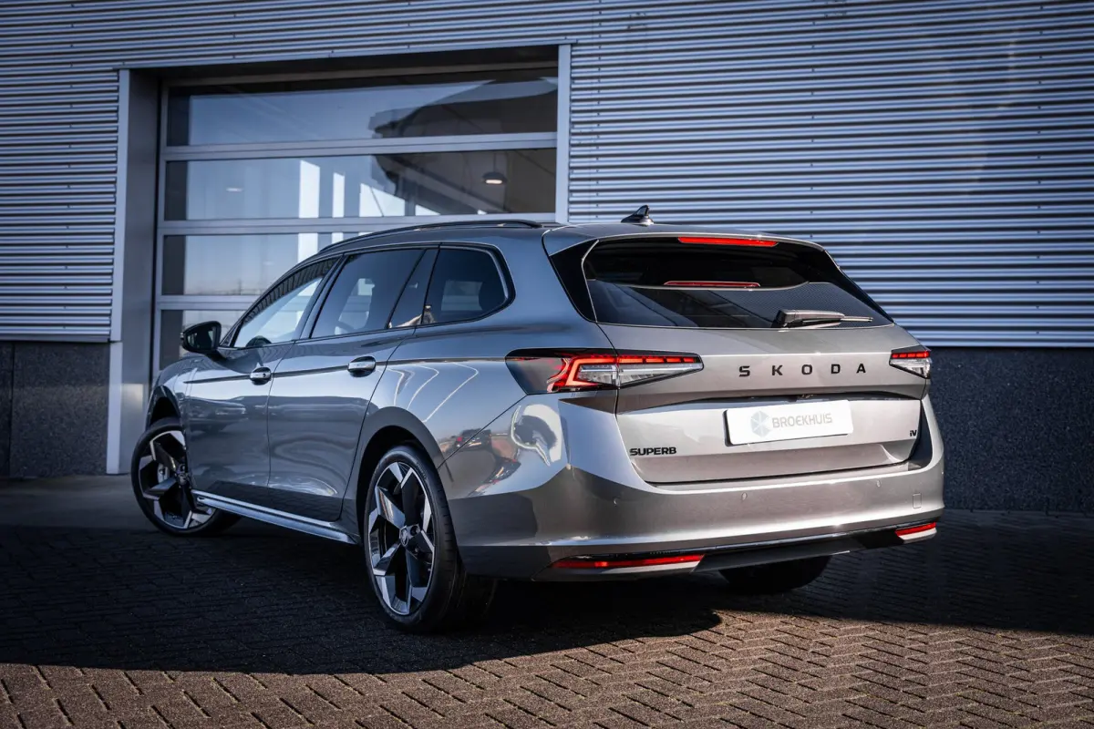 Sportline Business | Achteruitrijcamera | Climatronic, elektronische airconditioning met 3 klimaatzones | Driving mode select