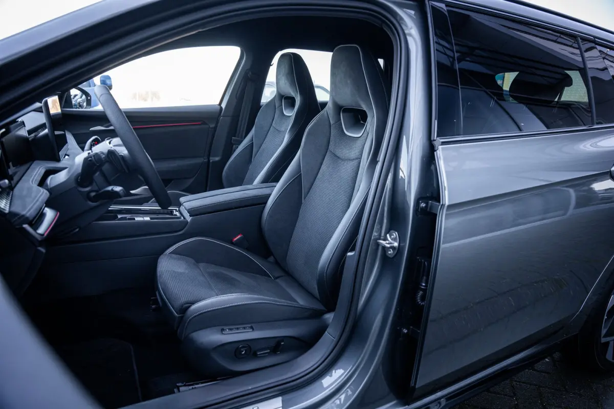 Sportline Business | Achteruitrijcamera | Climatronic, elektronische airconditioning met 3 klimaatzones | Driving mode select