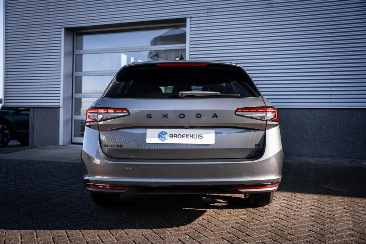 Sportline Business | Achteruitrijcamera | Climatronic, elektronische airconditioning met 3 klimaatzones | Driving mode select