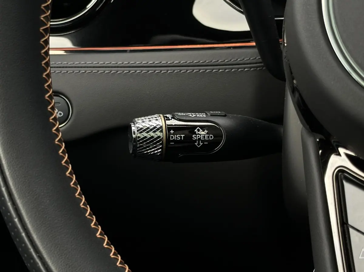 4.0 V8 Hybrid BLACK EDITION MULLINER, BTW AUTO, PANORAMIC ROOF, ROTATING DISPLAY, TOURING PACK, COMFORT PACK, NAIM FOR BENTLEY, GRAVITY GREY, BLACK BELUGA LEATHER WITH MANDARIN ACCENTS, ALAR