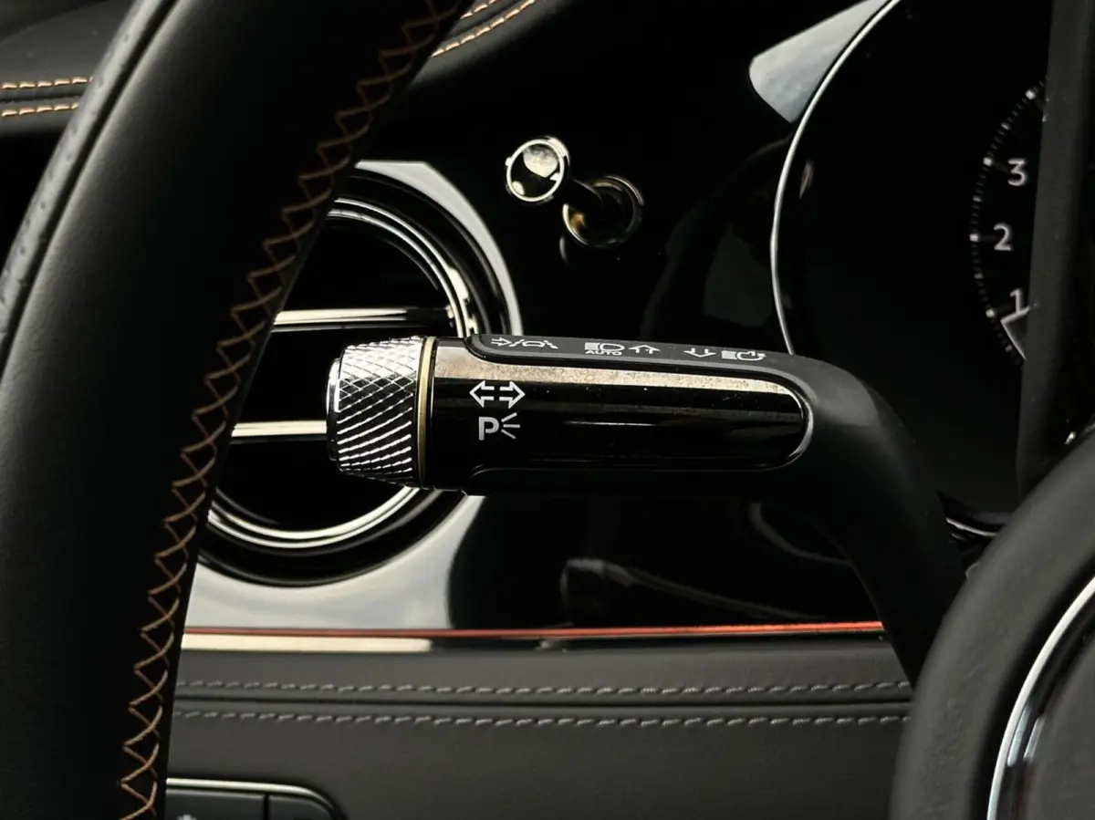 4.0 V8 Hybrid BLACK EDITION MULLINER, BTW AUTO, PANORAMIC ROOF, ROTATING DISPLAY, TOURING PACK, COMFORT PACK, NAIM FOR BENTLEY, GRAVITY GREY, BLACK BELUGA LEATHER WITH MANDARIN ACCENTS, ALAR