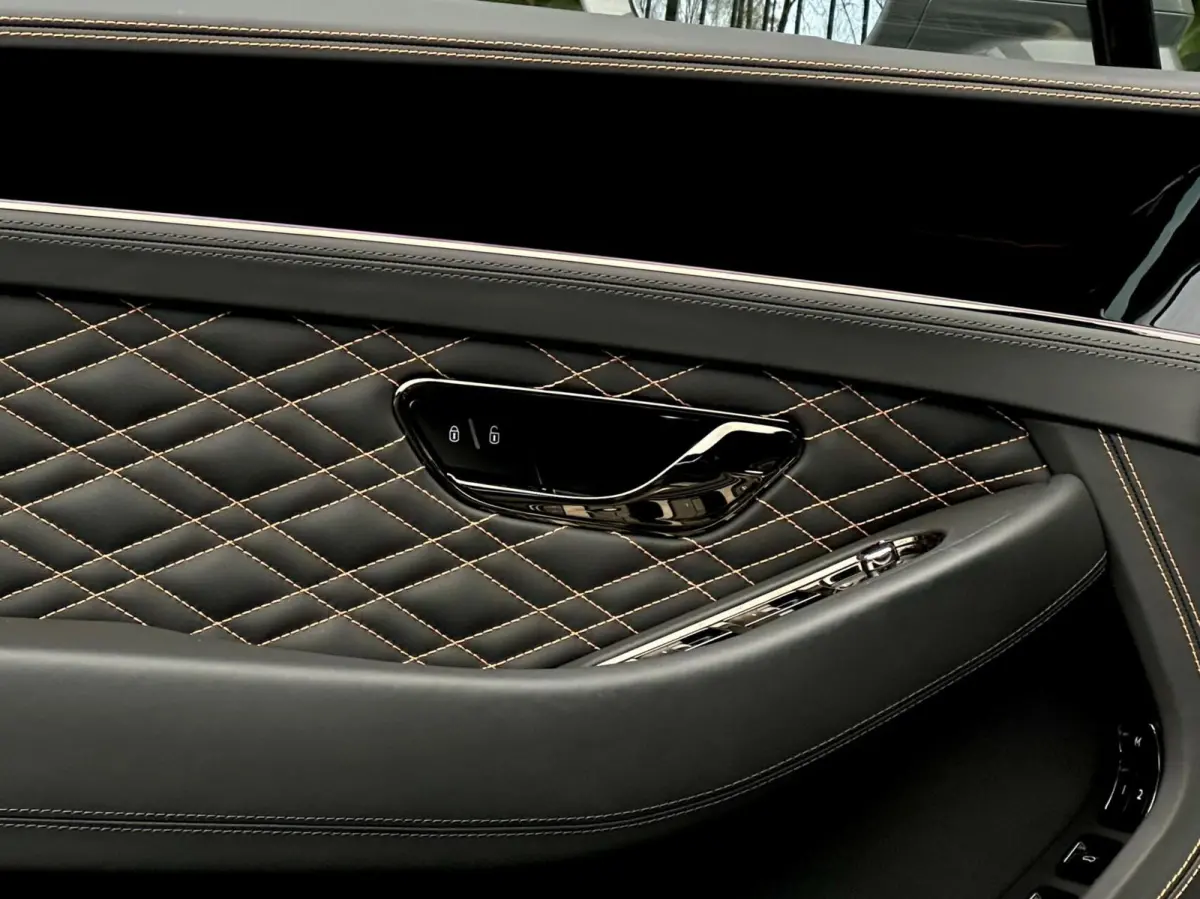 4.0 V8 Hybrid BLACK EDITION MULLINER, BTW AUTO, PANORAMIC ROOF, ROTATING DISPLAY, TOURING PACK, COMFORT PACK, NAIM FOR BENTLEY, GRAVITY GREY, BLACK BELUGA LEATHER WITH MANDARIN ACCENTS, ALAR
