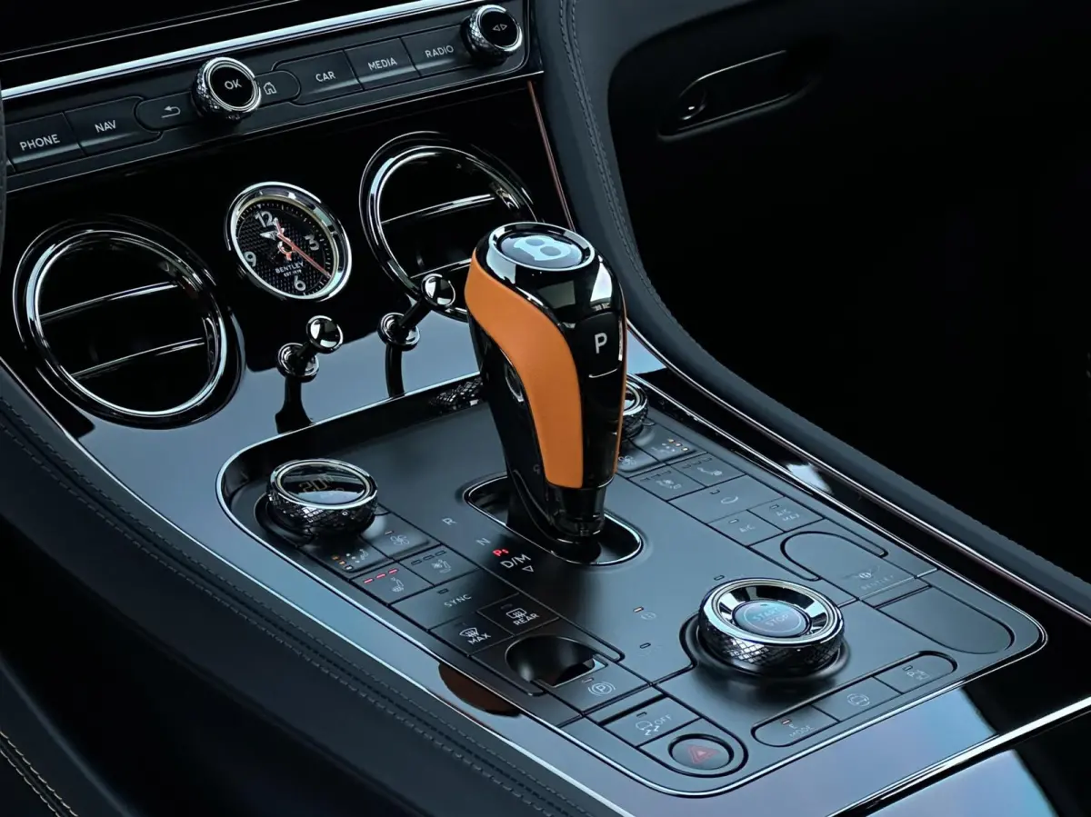 4.0 V8 Hybrid BLACK EDITION MULLINER, BTW AUTO, PANORAMIC ROOF, ROTATING DISPLAY, TOURING PACK, COMFORT PACK, NAIM FOR BENTLEY, GRAVITY GREY, BLACK BELUGA LEATHER WITH MANDARIN ACCENTS, ALAR