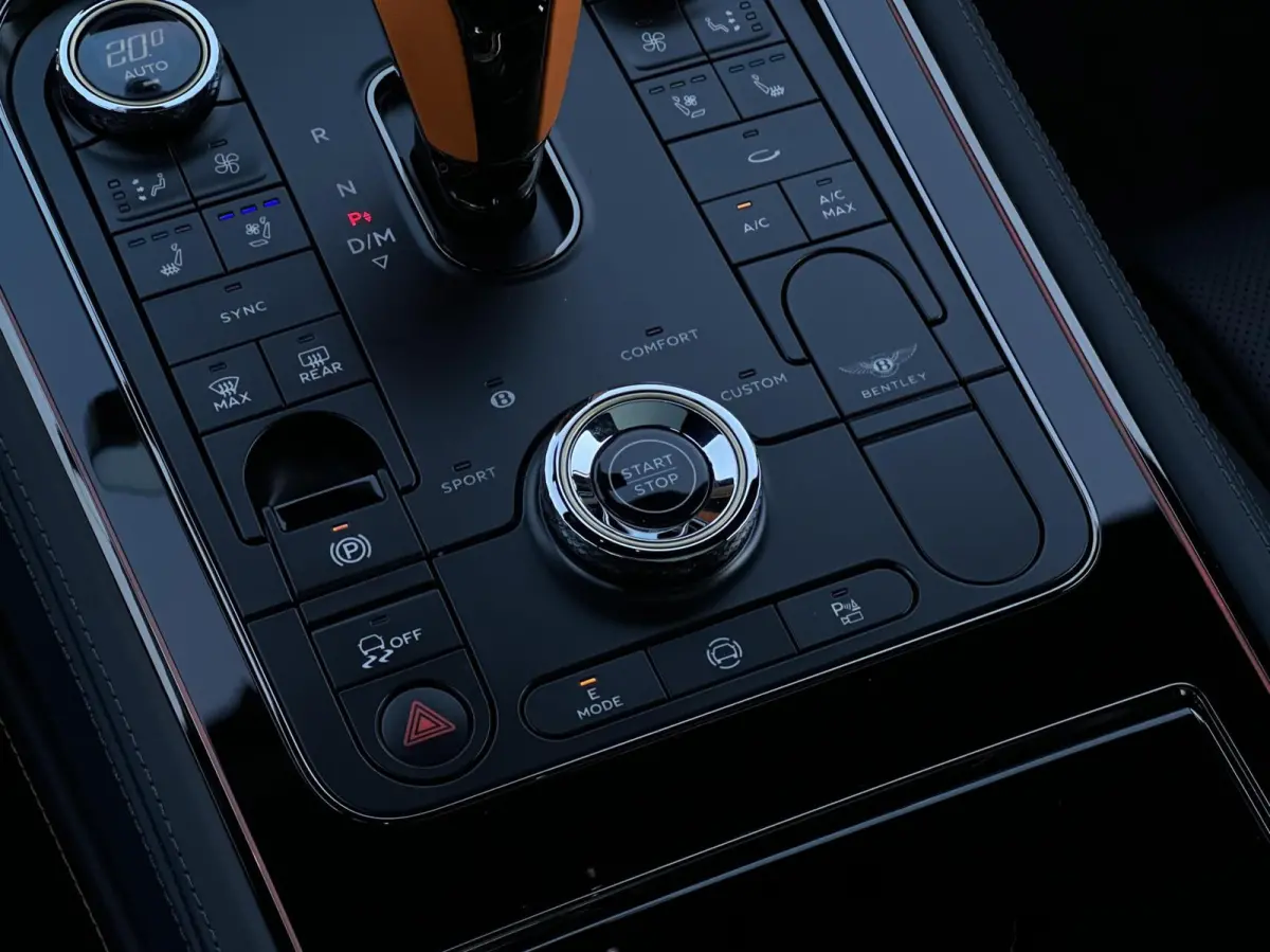 4.0 V8 Hybrid BLACK EDITION MULLINER, BTW AUTO, PANORAMIC ROOF, ROTATING DISPLAY, TOURING PACK, COMFORT PACK, NAIM FOR BENTLEY, GRAVITY GREY, BLACK BELUGA LEATHER WITH MANDARIN ACCENTS, ALAR
