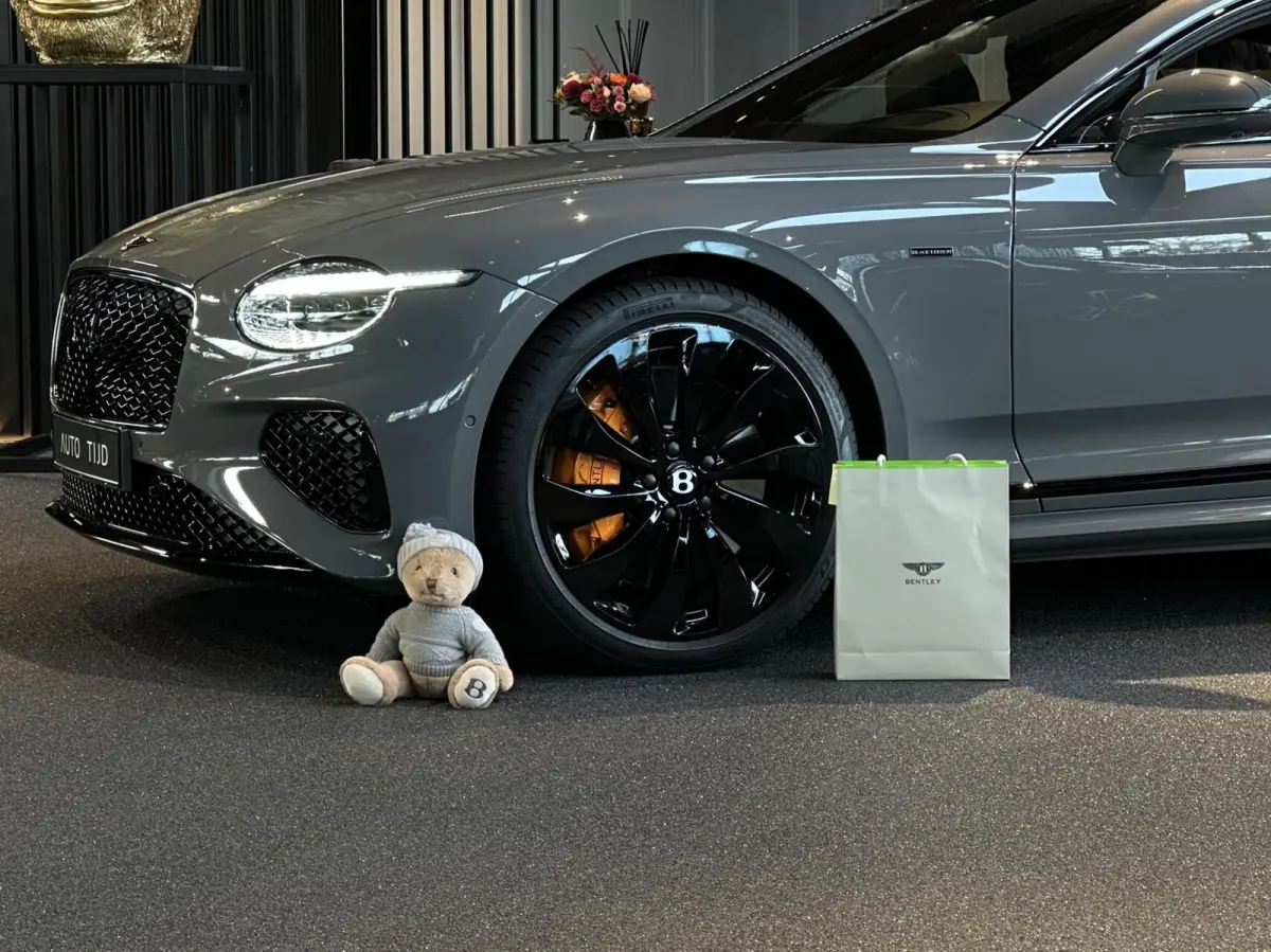 4.0 V8 Hybrid BLACK EDITION MULLINER, BTW AUTO, PANORAMIC ROOF, ROTATING DISPLAY, TOURING PACK, COMFORT PACK, NAIM FOR BENTLEY, GRAVITY GREY, BLACK BELUGA LEATHER WITH MANDARIN ACCENTS, ALAR
