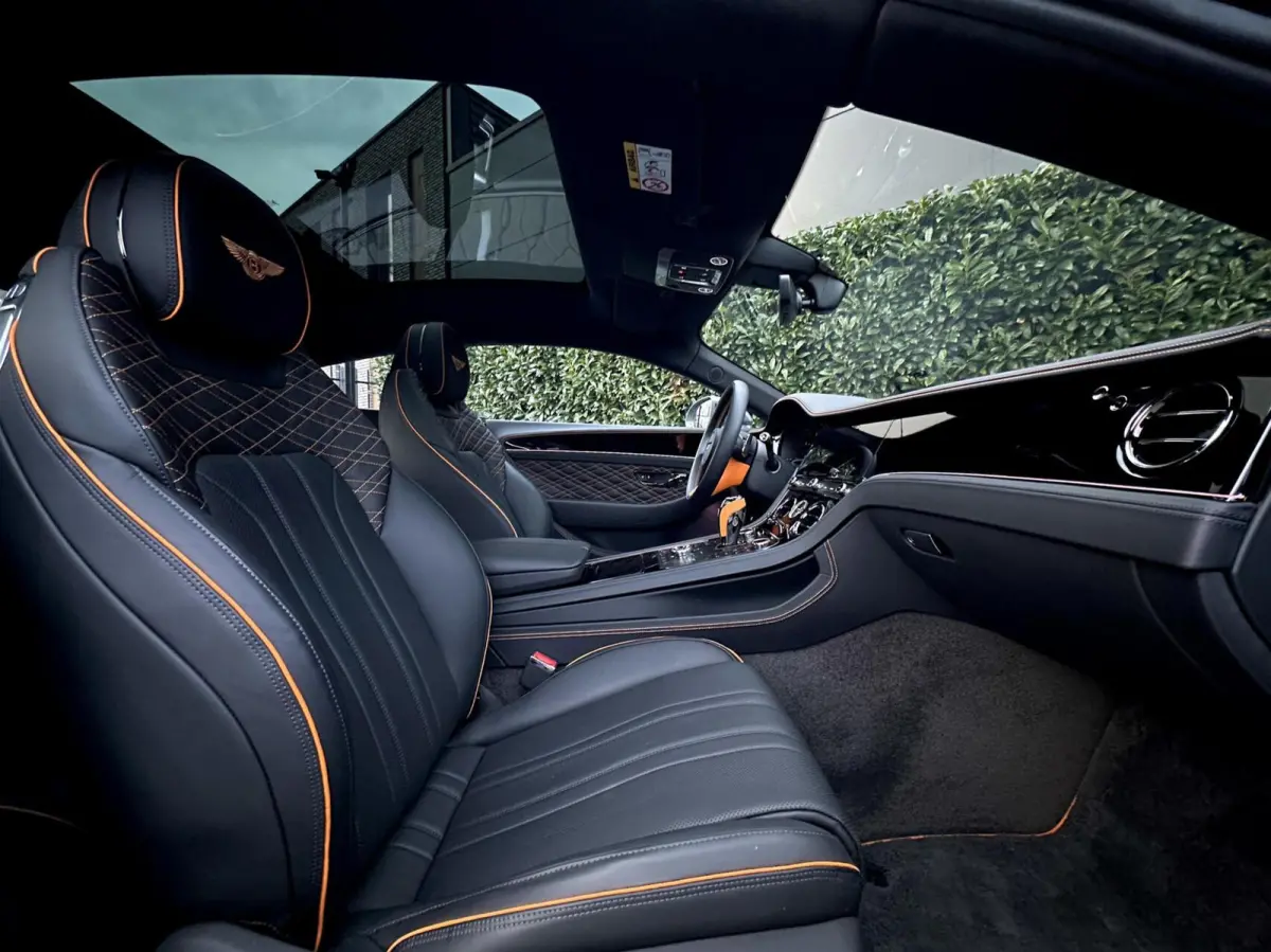 4.0 V8 Hybrid BLACK EDITION MULLINER, BTW AUTO, PANORAMIC ROOF, ROTATING DISPLAY, TOURING PACK, COMFORT PACK, NAIM FOR BENTLEY, GRAVITY GREY, BLACK BELUGA LEATHER WITH MANDARIN ACCENTS, ALAR