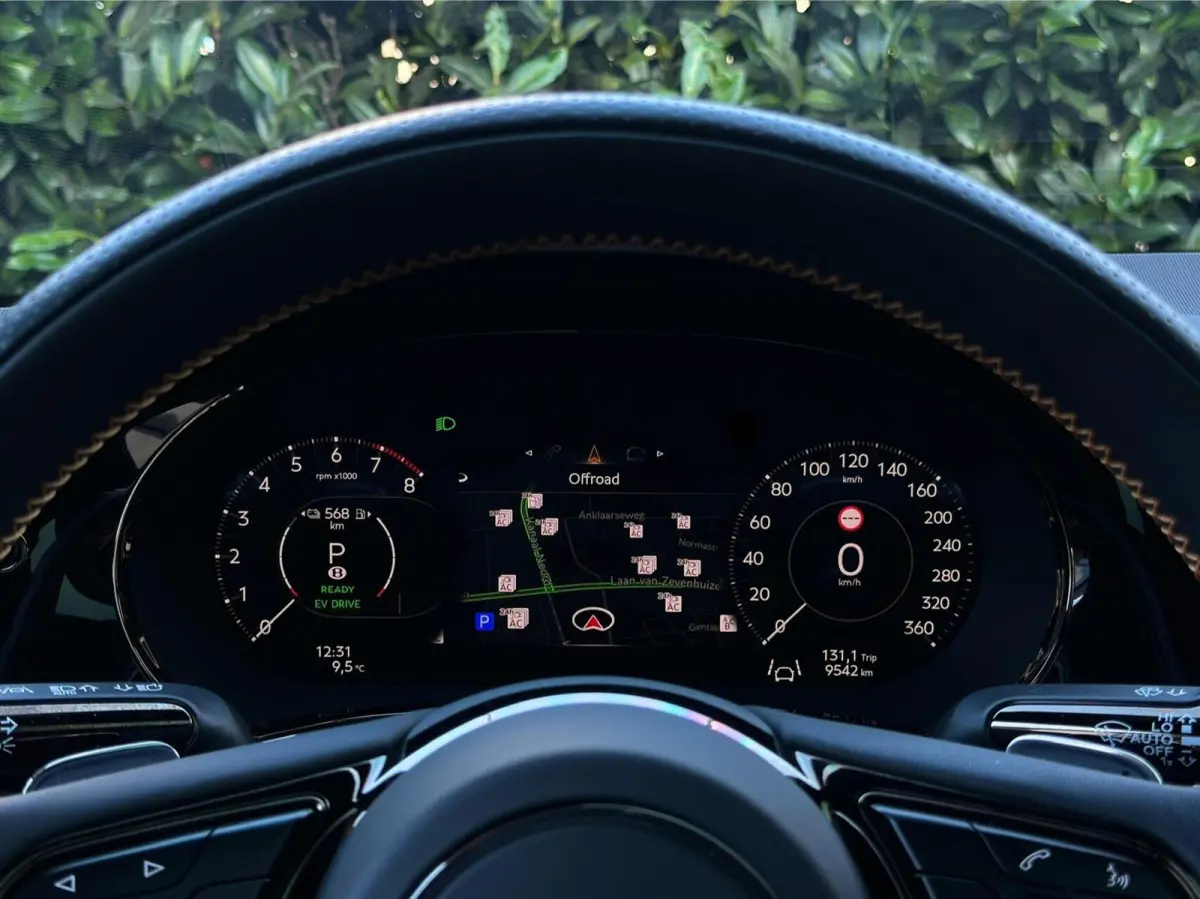 4.0 V8 Hybrid BLACK EDITION MULLINER, BTW AUTO, PANORAMIC ROOF, ROTATING DISPLAY, TOURING PACK, COMFORT PACK, NAIM FOR BENTLEY, GRAVITY GREY, BLACK BELUGA LEATHER WITH MANDARIN ACCENTS, ALAR