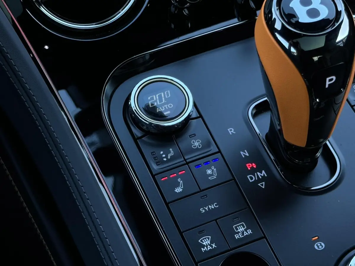 4.0 V8 Hybrid BLACK EDITION MULLINER, BTW AUTO, PANORAMIC ROOF, ROTATING DISPLAY, TOURING PACK, COMFORT PACK, NAIM FOR BENTLEY, GRAVITY GREY, BLACK BELUGA LEATHER WITH MANDARIN ACCENTS, ALAR