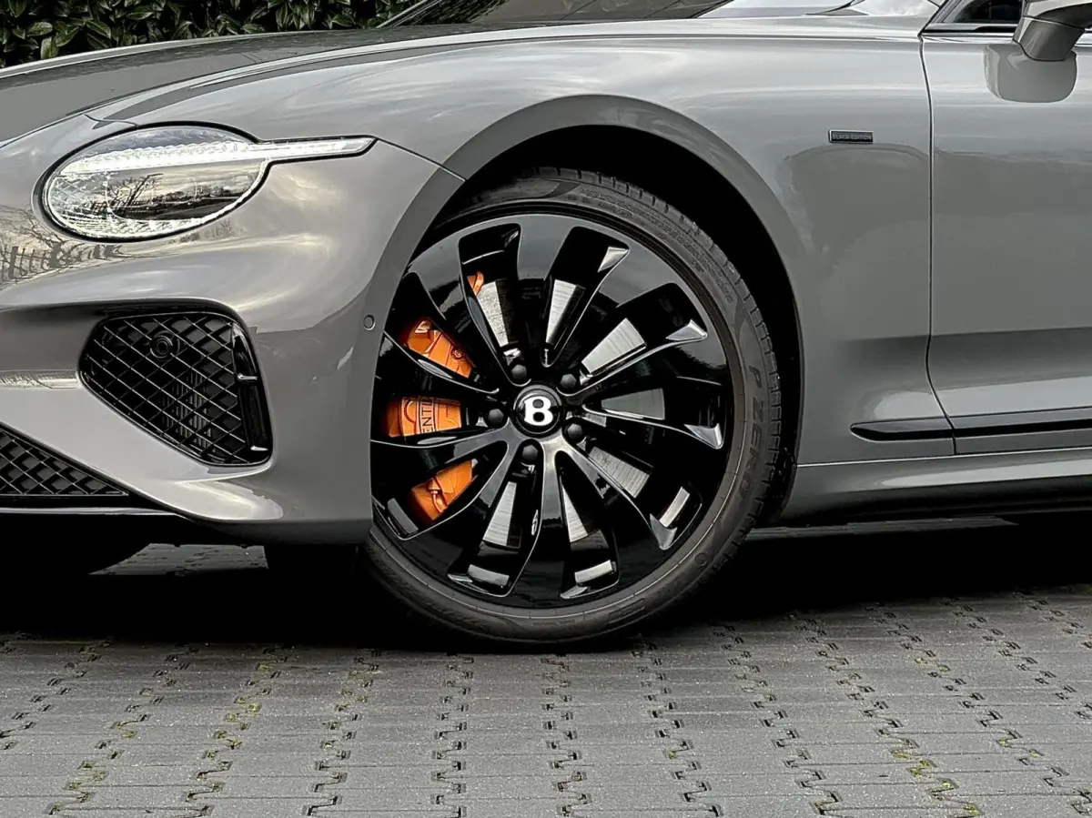 4.0 V8 Hybrid BLACK EDITION MULLINER, BTW AUTO, PANORAMIC ROOF, ROTATING DISPLAY, TOURING PACK, COMFORT PACK, NAIM FOR BENTLEY, GRAVITY GREY, BLACK BELUGA LEATHER WITH MANDARIN ACCENTS, ALAR