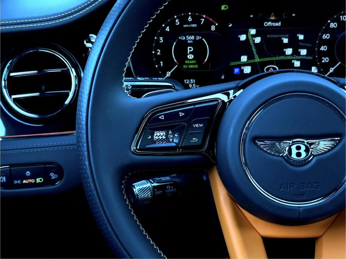 4.0 V8 Hybrid BLACK EDITION MULLINER, BTW AUTO, PANORAMIC ROOF, ROTATING DISPLAY, TOURING PACK, COMFORT PACK, NAIM FOR BENTLEY, GRAVITY GREY, BLACK BELUGA LEATHER WITH MANDARIN ACCENTS, ALAR