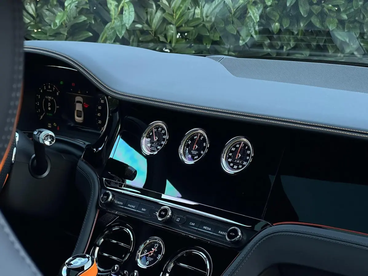 4.0 V8 Hybrid BLACK EDITION MULLINER, BTW AUTO, PANORAMIC ROOF, ROTATING DISPLAY, TOURING PACK, COMFORT PACK, NAIM FOR BENTLEY, GRAVITY GREY, BLACK BELUGA LEATHER WITH MANDARIN ACCENTS, ALAR