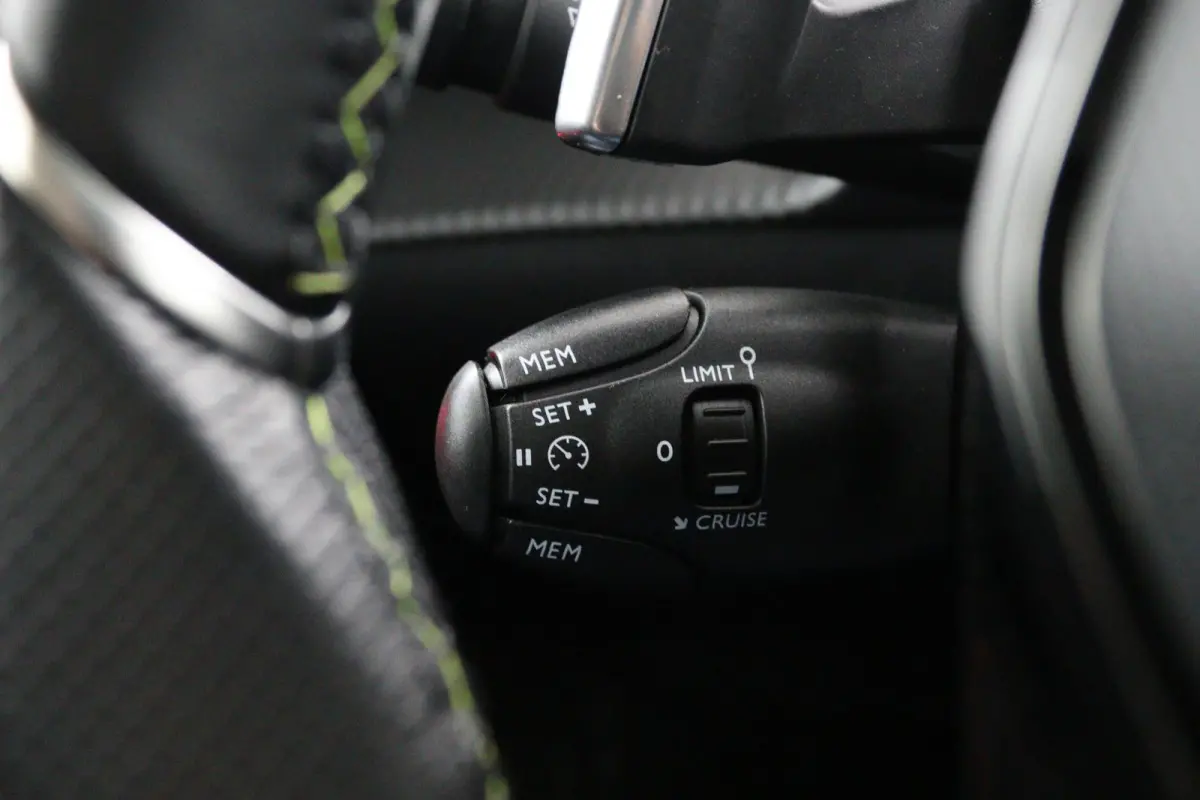 1.2*GT-LINE*PANO*CARPLAY*AUTOM*ECC*CRUISE*NAV*CAM*