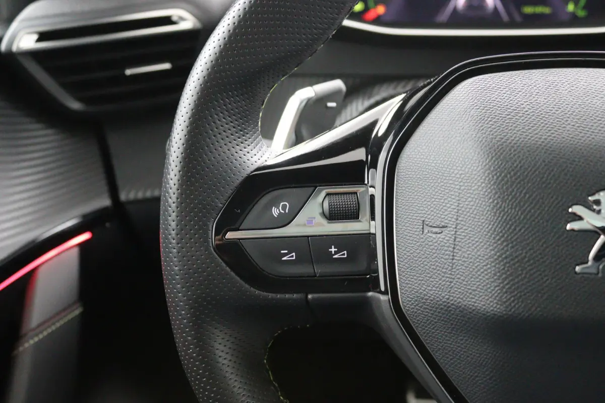 1.2*GT-LINE*PANO*CARPLAY*AUTOM*ECC*CRUISE*NAV*CAM*