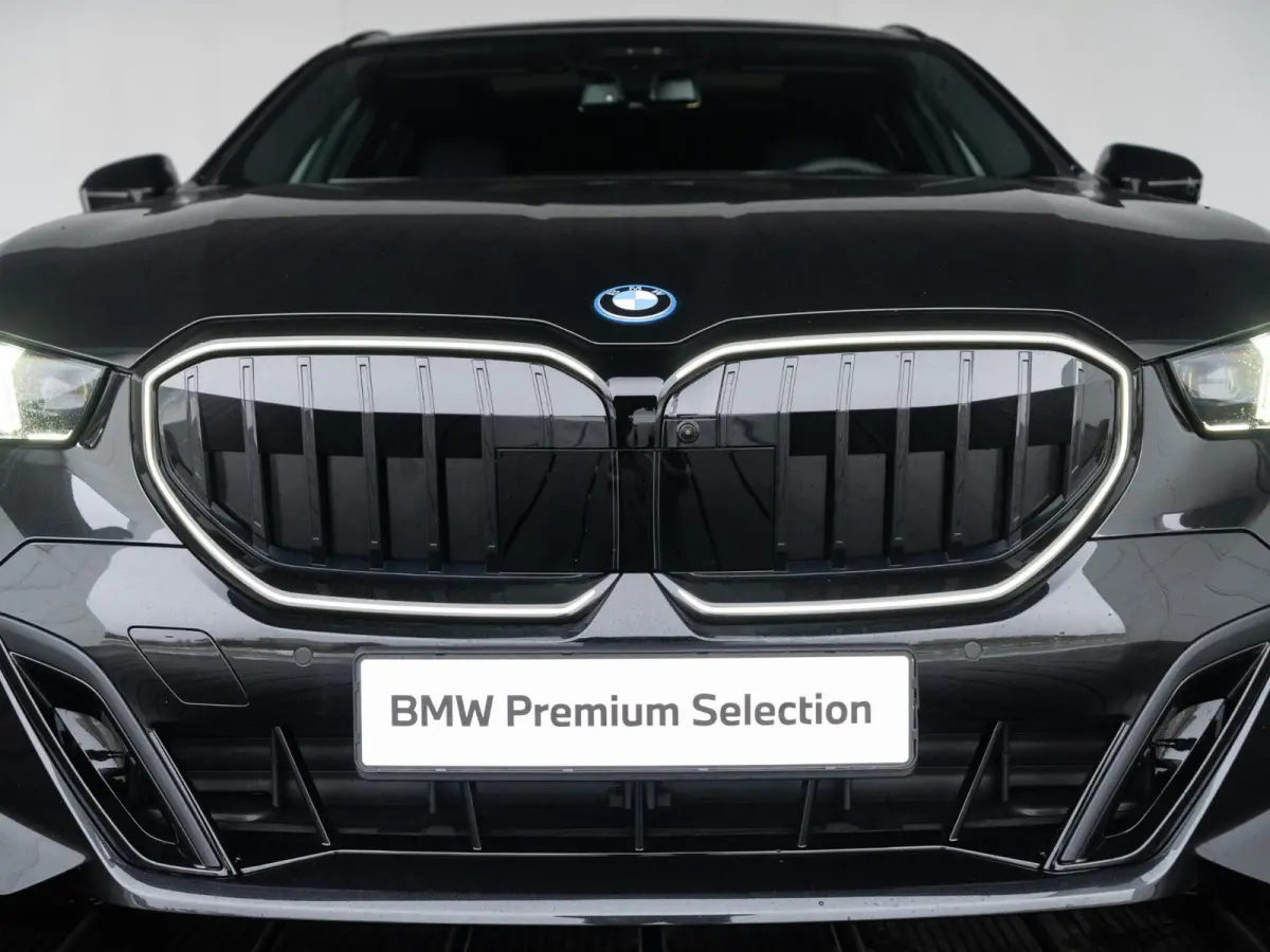 530e xDrive SoH 100% | M Sportpakket Pro | Innovation Pack | Stoelventilatie | Stuurwielrand verwarmd | Comfort Access | Panoramadak | Harman-Kardon | Trekhaak