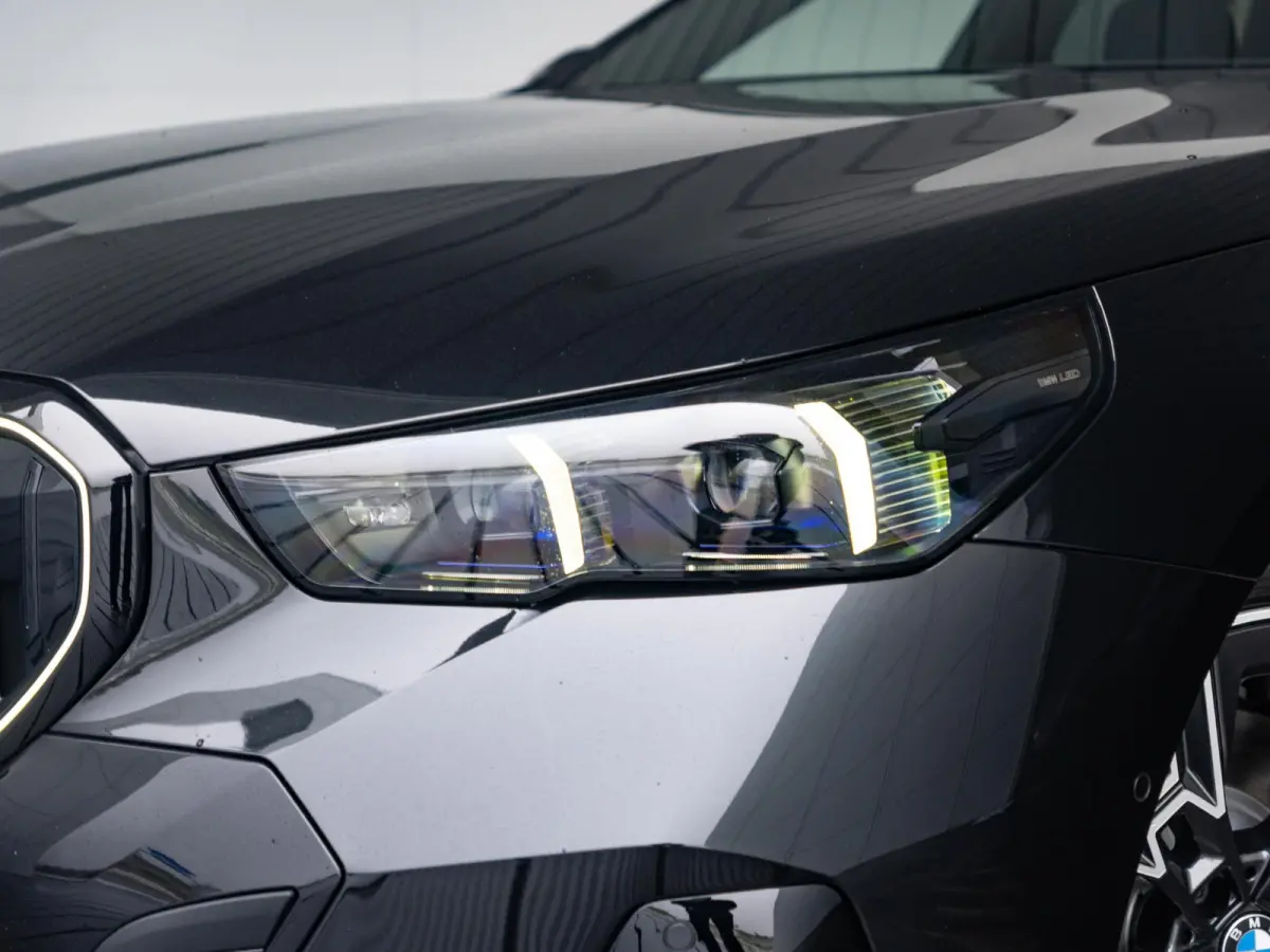 530e xDrive SoH 100% | M Sportpakket Pro | Innovation Pack | Stoelventilatie | Stuurwielrand verwarmd | Comfort Access | Panoramadak | Harman-Kardon | Trekhaak