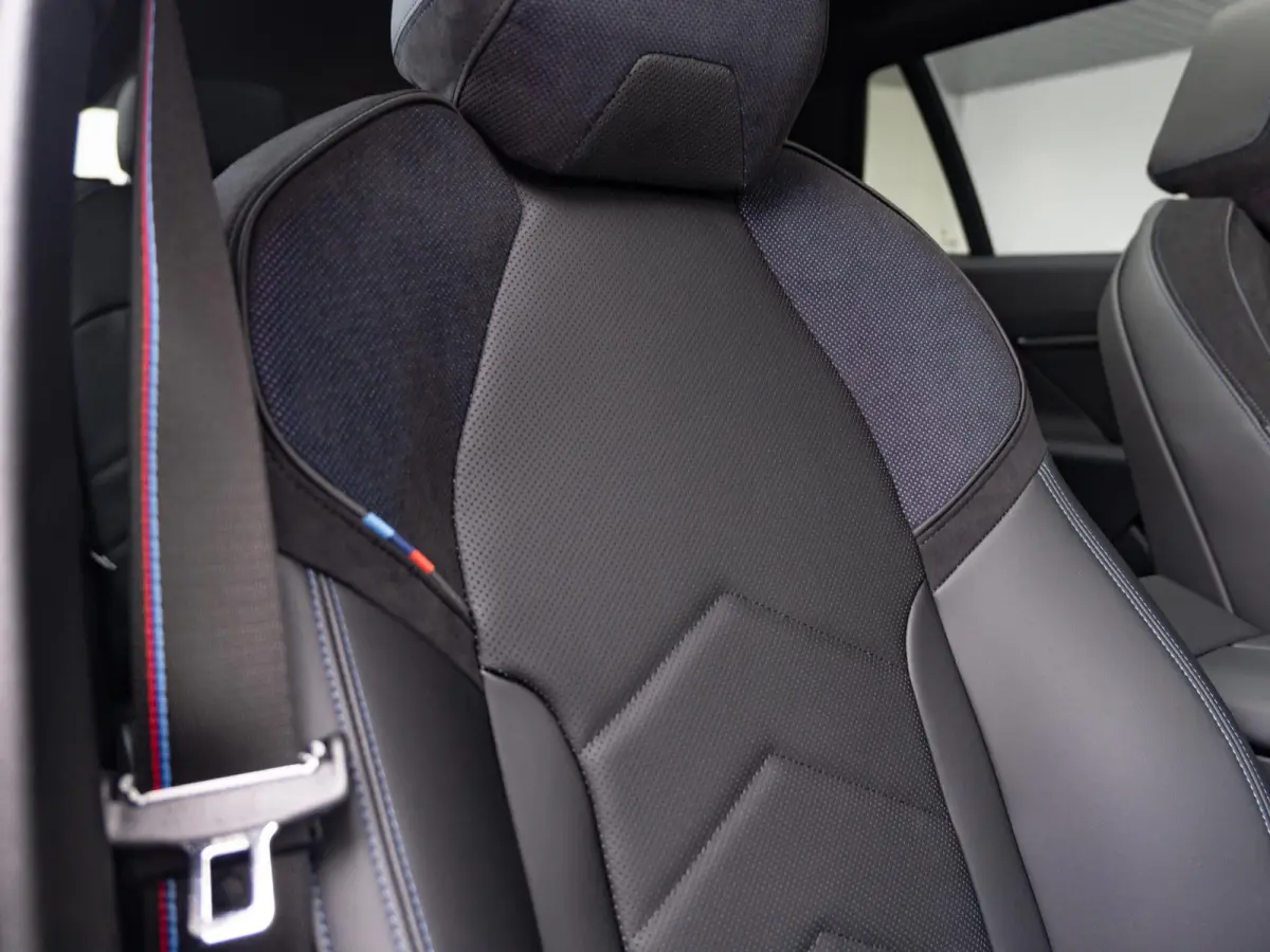 530e xDrive SoH 100% | M Sportpakket Pro | Innovation Pack | Stoelventilatie | Stuurwielrand verwarmd | Comfort Access | Panoramadak | Harman-Kardon | Trekhaak