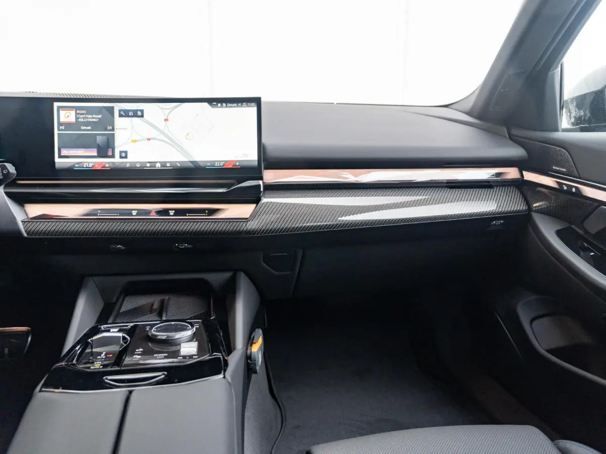530e xDrive SoH 100% | M Sportpakket Pro | Innovation Pack | Stoelventilatie | Stuurwielrand verwarmd | Comfort Access | Panoramadak | Harman-Kardon | Trekhaak