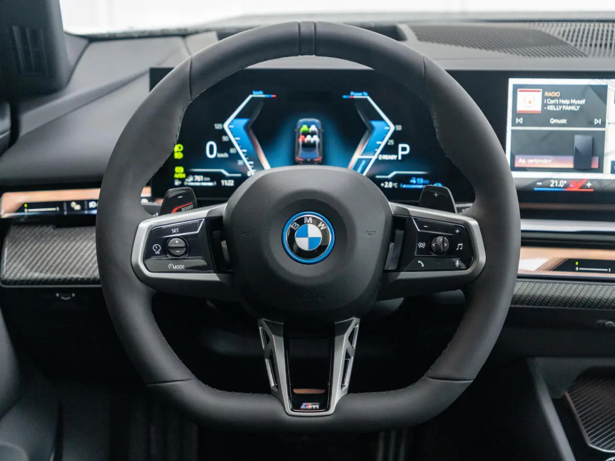 530e xDrive SoH 100% | M Sportpakket Pro | Innovation Pack | Stoelventilatie | Stuurwielrand verwarmd | Comfort Access | Panoramadak | Harman-Kardon | Trekhaak