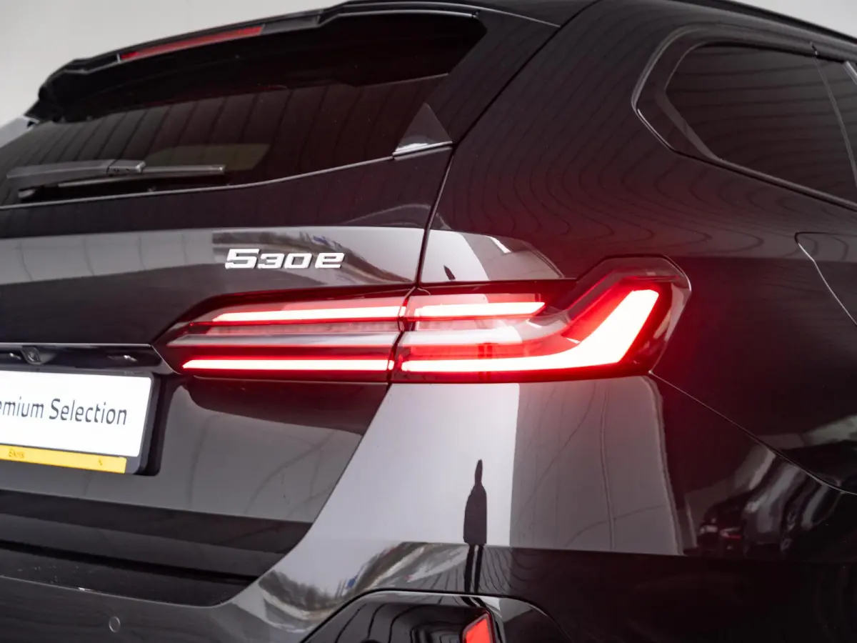 530e xDrive SoH 100% | M Sportpakket Pro | Innovation Pack | Stoelventilatie | Stuurwielrand verwarmd | Comfort Access | Panoramadak | Harman-Kardon | Trekhaak