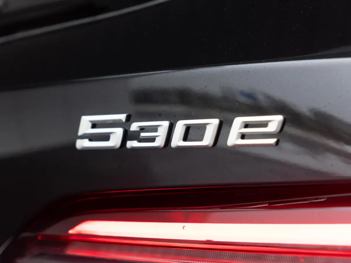 530e xDrive SoH 100% | M Sportpakket Pro | Innovation Pack | Stoelventilatie | Stuurwielrand verwarmd | Comfort Access | Panoramadak | Harman-Kardon | Trekhaak