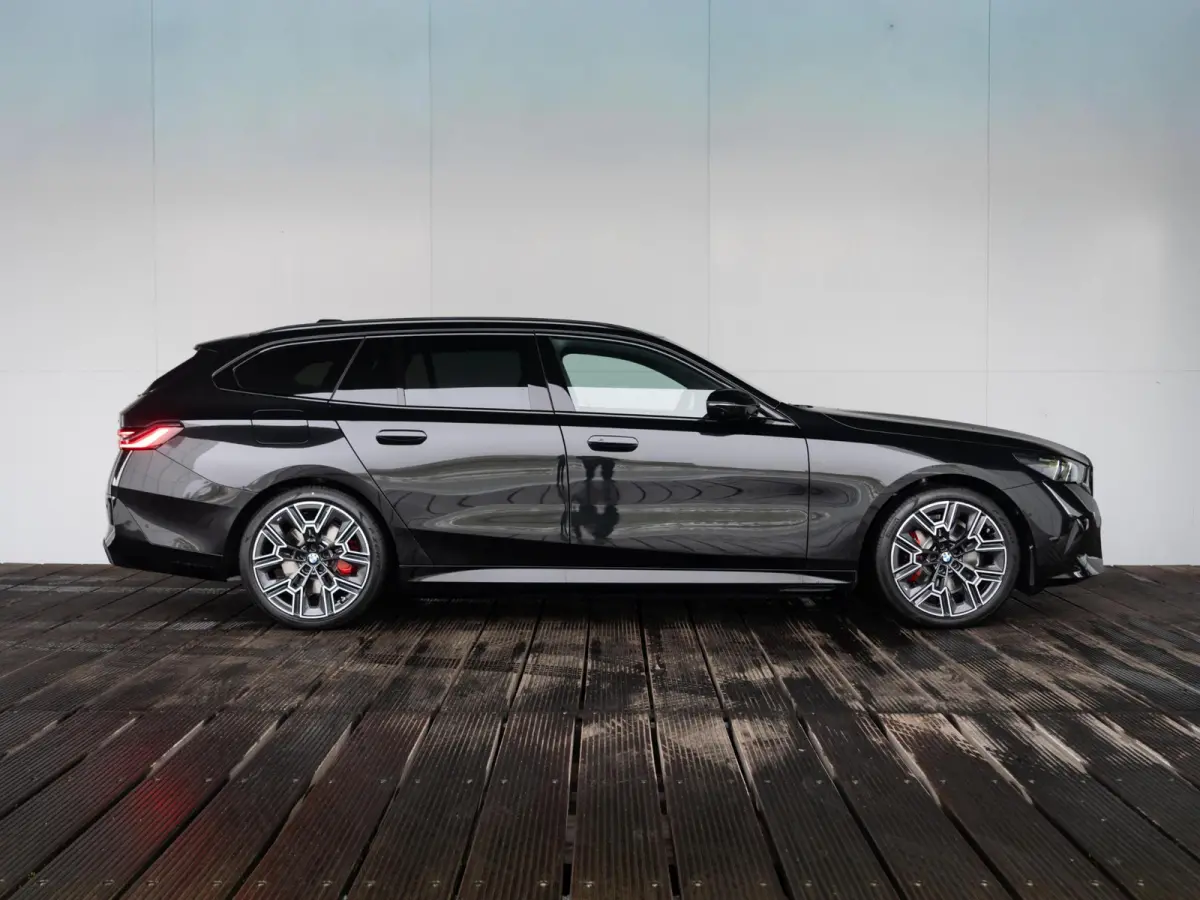 530e xDrive SoH 100% | M Sportpakket Pro | Innovation Pack | Stoelventilatie | Stuurwielrand verwarmd | Comfort Access | Panoramadak | Harman-Kardon | Trekhaak