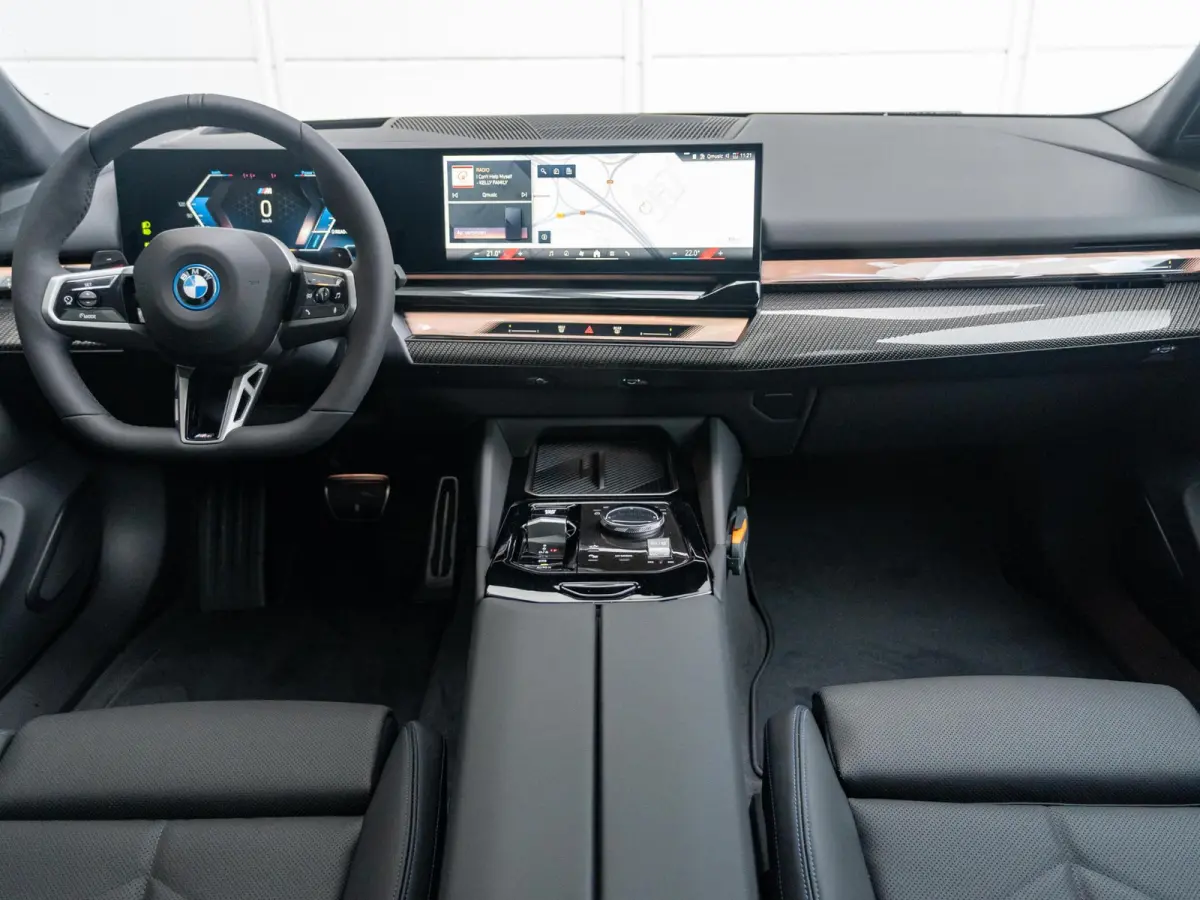 530e xDrive SoH 100% | M Sportpakket Pro | Innovation Pack | Stoelventilatie | Stuurwielrand verwarmd | Comfort Access | Panoramadak | Harman-Kardon | Trekhaak