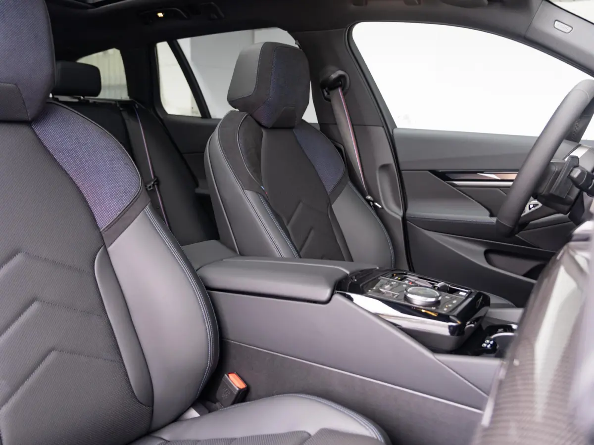 530e xDrive SoH 100% | M Sportpakket Pro | Innovation Pack | Stoelventilatie | Stuurwielrand verwarmd | Comfort Access | Panoramadak | Harman-Kardon | Trekhaak