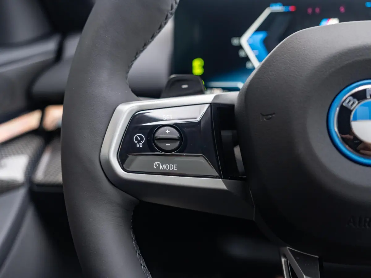 530e xDrive SoH 100% | M Sportpakket Pro | Innovation Pack | Stoelventilatie | Stuurwielrand verwarmd | Comfort Access | Panoramadak | Harman-Kardon | Trekhaak