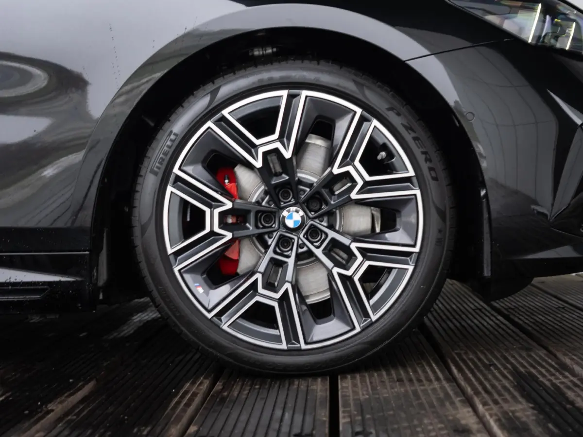 530e xDrive SoH 100% | M Sportpakket Pro | Innovation Pack | Stoelventilatie | Stuurwielrand verwarmd | Comfort Access | Panoramadak | Harman-Kardon | Trekhaak