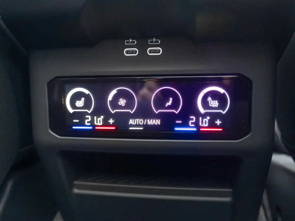 530e xDrive SoH 100% | M Sportpakket Pro | Innovation Pack | Stoelventilatie | Stuurwielrand verwarmd | Comfort Access | Panoramadak | Harman-Kardon | Trekhaak