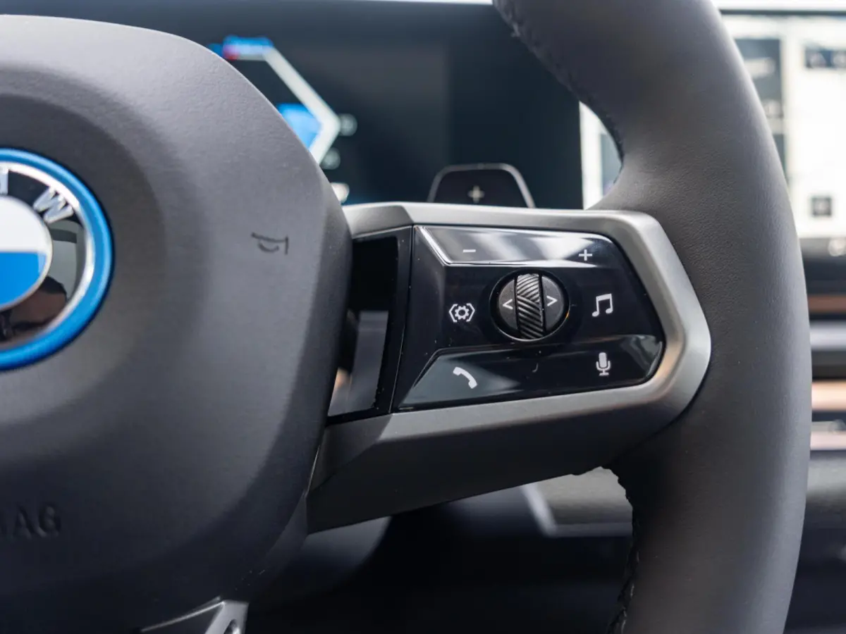 530e xDrive SoH 100% | M Sportpakket Pro | Innovation Pack | Stoelventilatie | Stuurwielrand verwarmd | Comfort Access | Panoramadak | Harman-Kardon | Trekhaak