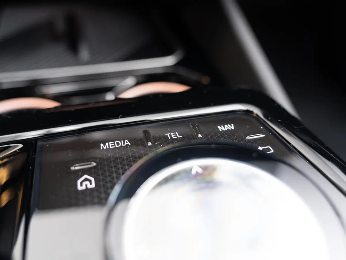 530e xDrive SoH 100% | M Sportpakket Pro | Innovation Pack | Stoelventilatie | Stuurwielrand verwarmd | Comfort Access | Panoramadak | Harman-Kardon | Trekhaak