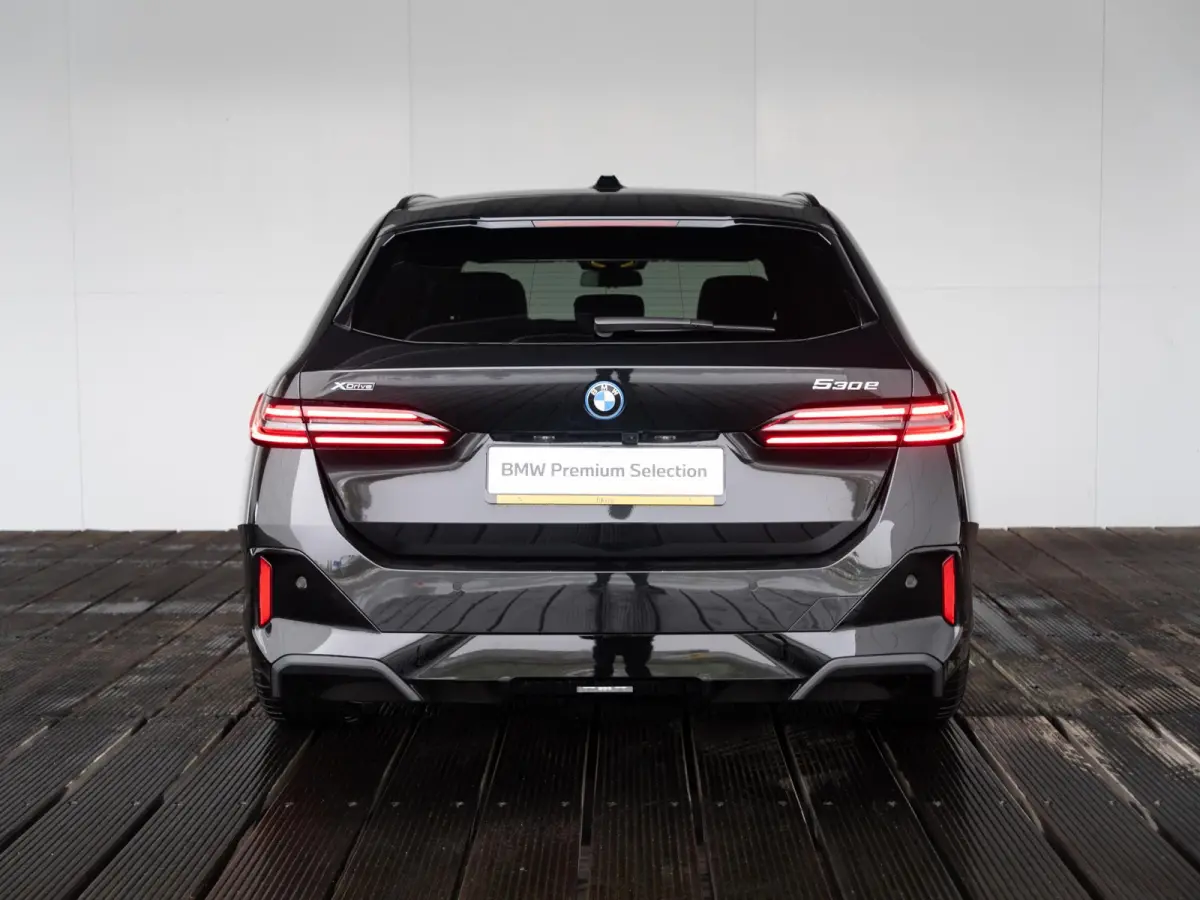 530e xDrive SoH 100% | M Sportpakket Pro | Innovation Pack | Stoelventilatie | Stuurwielrand verwarmd | Comfort Access | Panoramadak | Harman-Kardon | Trekhaak