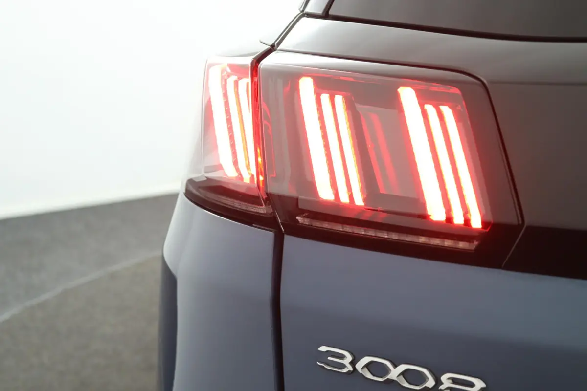 1.2*FACELIFT*CARPLAY*NAVI*CRUISE*ECC*HAAK*CAM*LED*