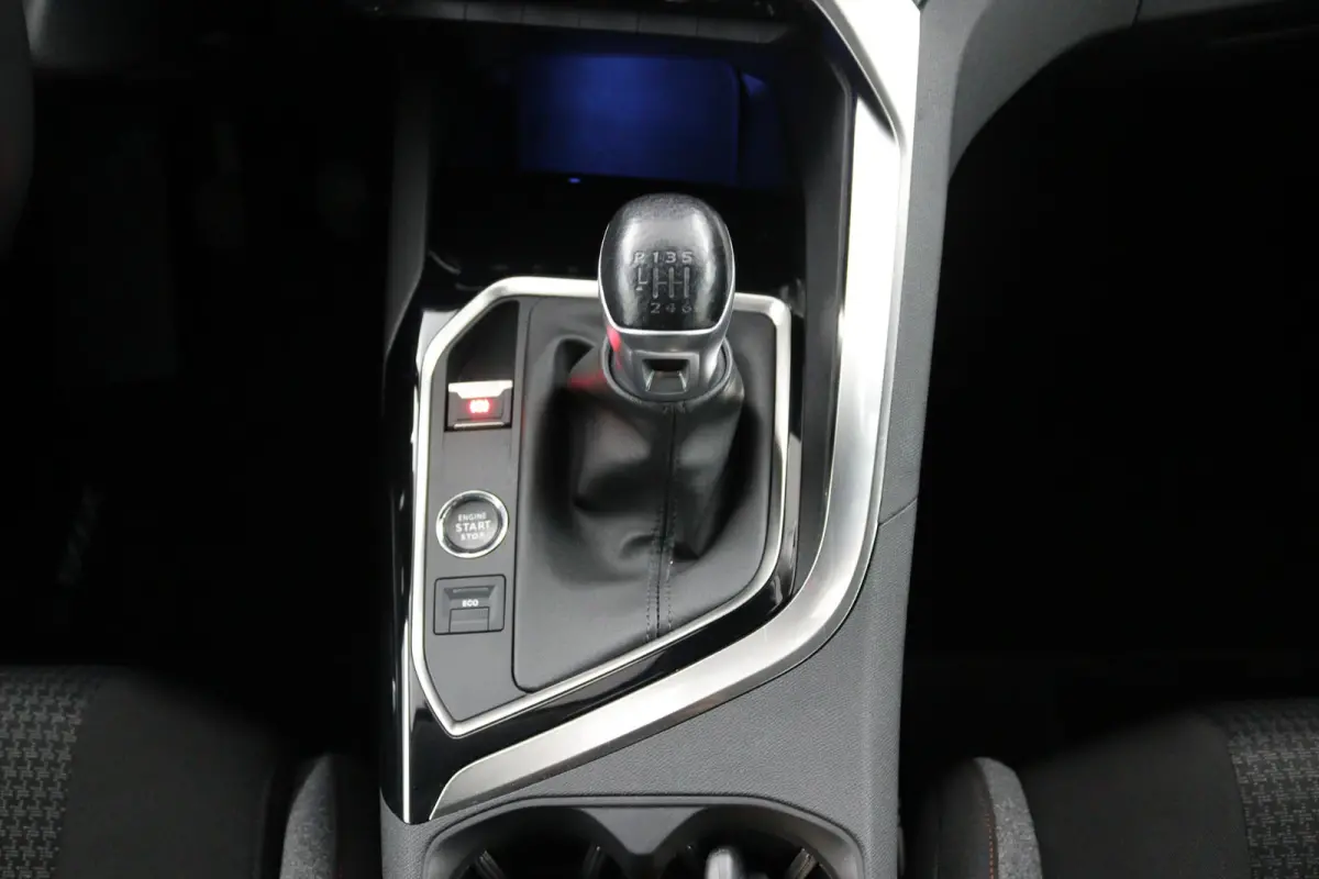 1.2*FACELIFT*CARPLAY*NAVI*CRUISE*ECC*HAAK*CAM*LED*