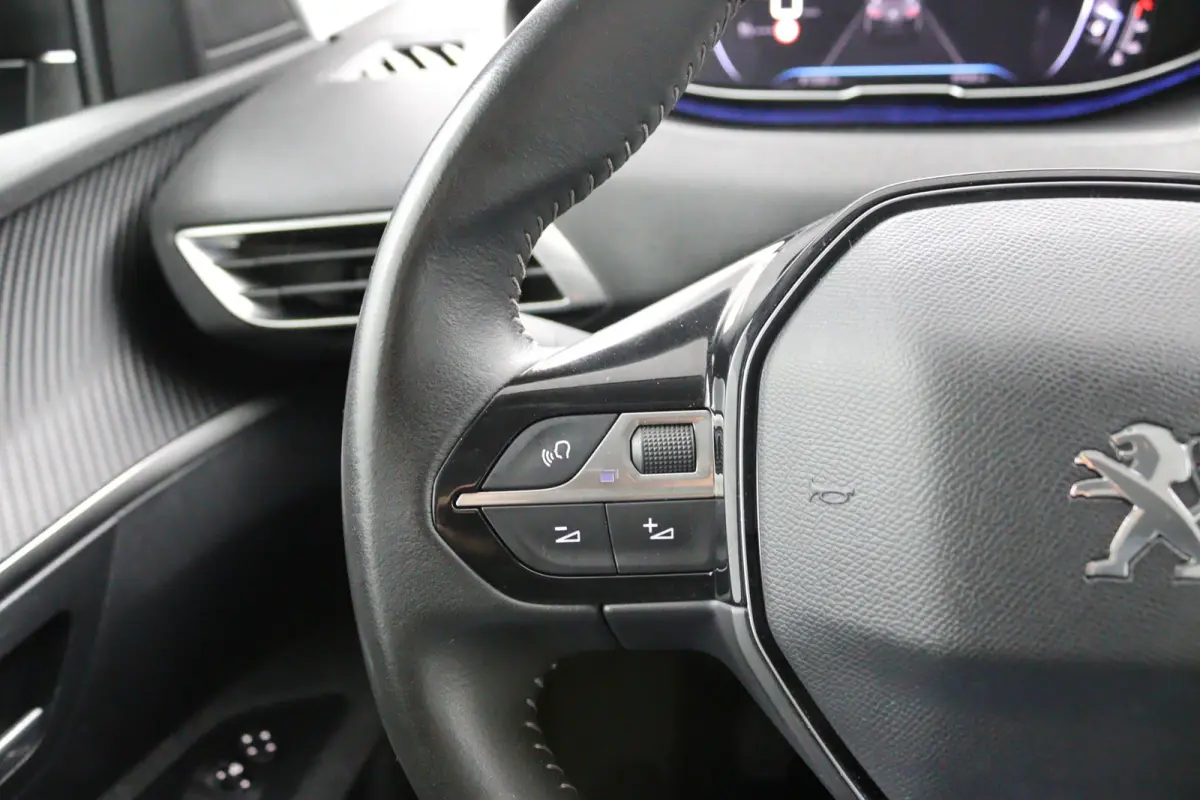 1.2*FACELIFT*CARPLAY*NAVI*CRUISE*ECC*HAAK*CAM*LED*