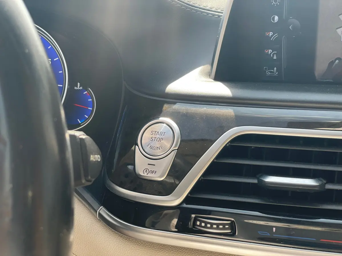 750Li xDrive High Executive | PANO | SOFTCLOSE | CARBON | CAMERA | KEYLESS |