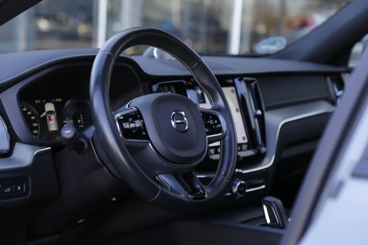 2.0 T8 392PK Plug-in hybrid AWD R-Design*Perfect Volvo Onderh.*B&W!/Pano/Sport Leder/Stoelverw.V+A/Stuurverw./ACC/Pilot ass./360 Camera/Memorie/BLIS/Parkeersens.V+A/21 inch LM*