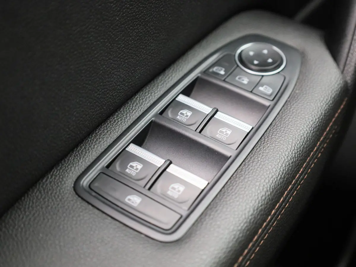 1.3 TCe 140 Initiale Paris | Automaat | Leder | Navigatie | Stoel verwarming | Apple carplay | Climate control | Camera | Parkeer sensoren | LMV | LED |