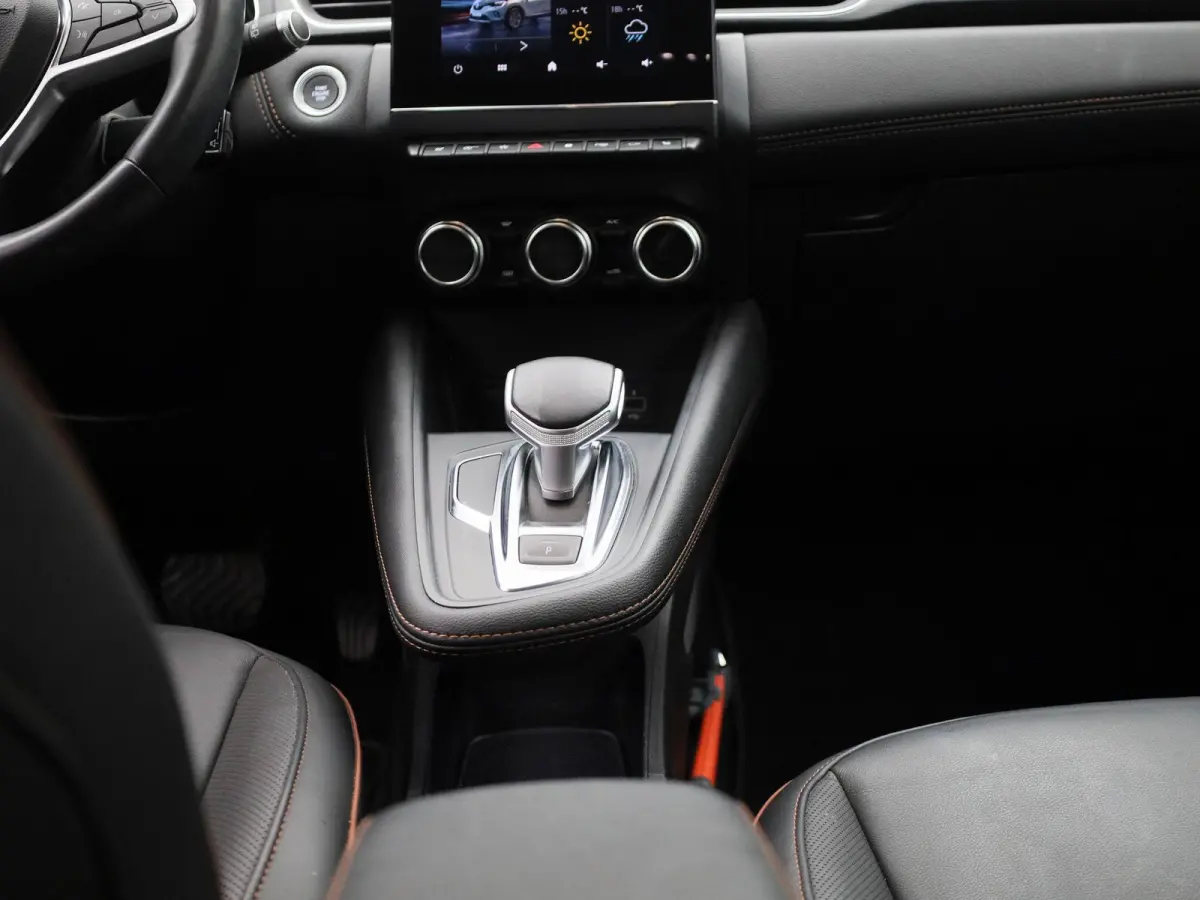 1.3 TCe 140 Initiale Paris | Automaat | Leder | Navigatie | Stoel verwarming | Apple carplay | Climate control | Camera | Parkeer sensoren | LMV | LED |