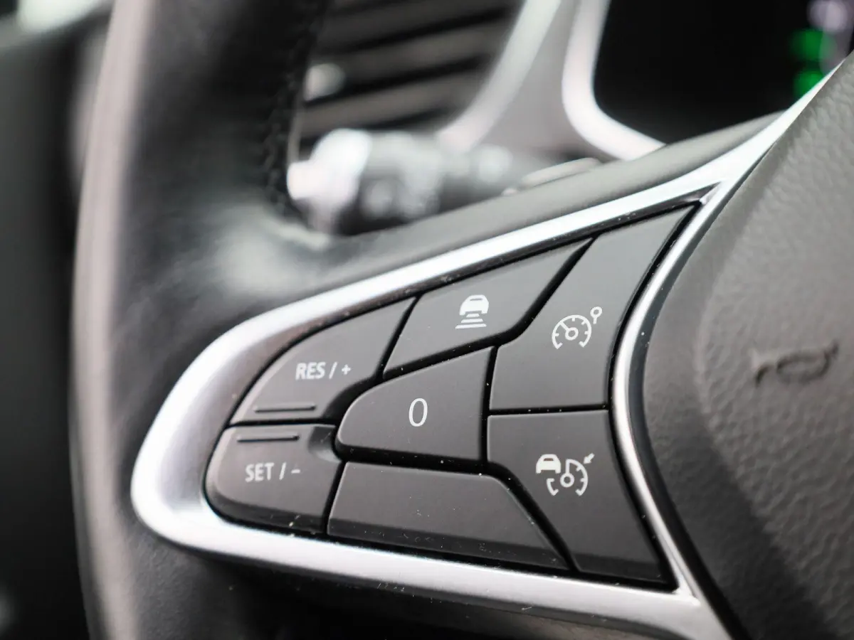 1.3 TCe 140 Initiale Paris | Automaat | Leder | Navigatie | Stoel verwarming | Apple carplay | Climate control | Camera | Parkeer sensoren | LMV | LED |